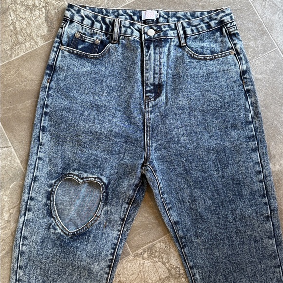 Tal Distressed 80s vibes acid wash Jeans Heart Cutout boyfriend cut sz31 NWOT - Picture 2 of 13